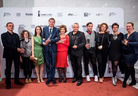 Eva Nová brille aux Prix du cinéma slovaque awards