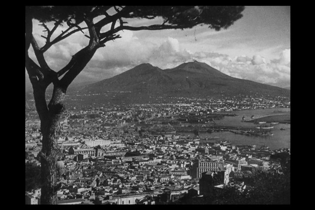 Naples '44 : les ruines de la guerre à travers un œil britannique