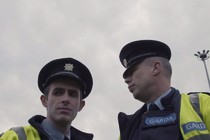 I’m Talking to You: la vida surrealista de un aspirante a policía en Irlanda