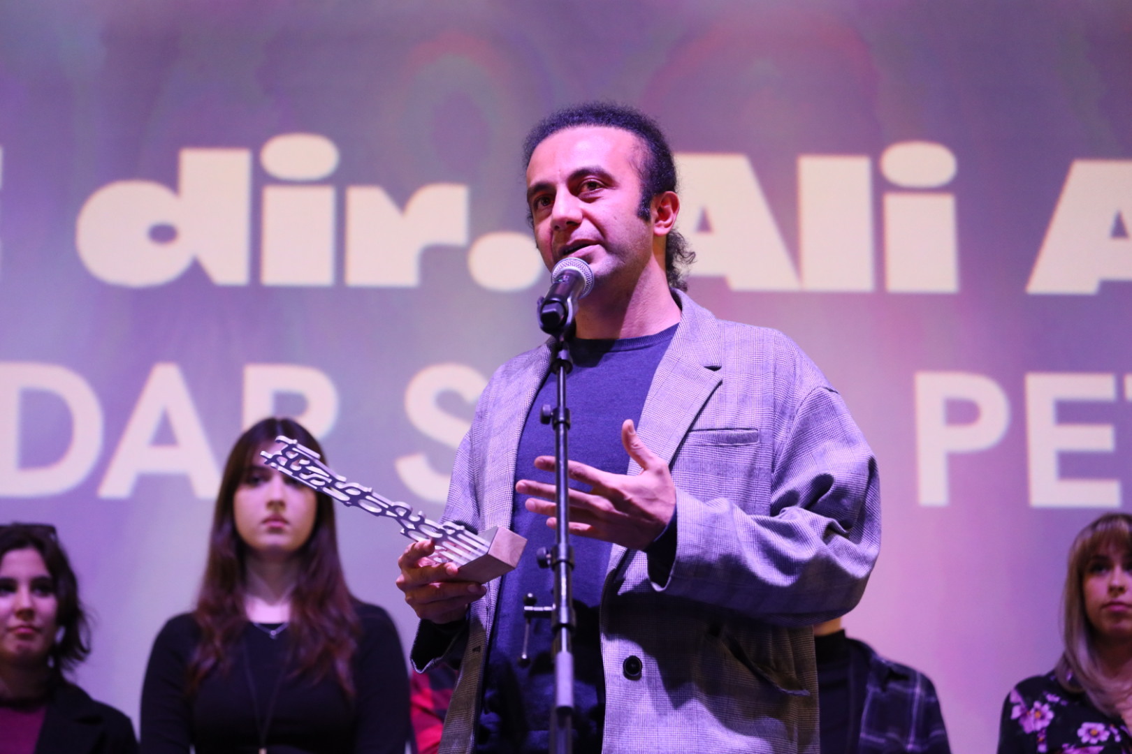 Film The Critical Zone od Aliho Ahmada Zadeha vyhral na filmovom festivale spisovateľov