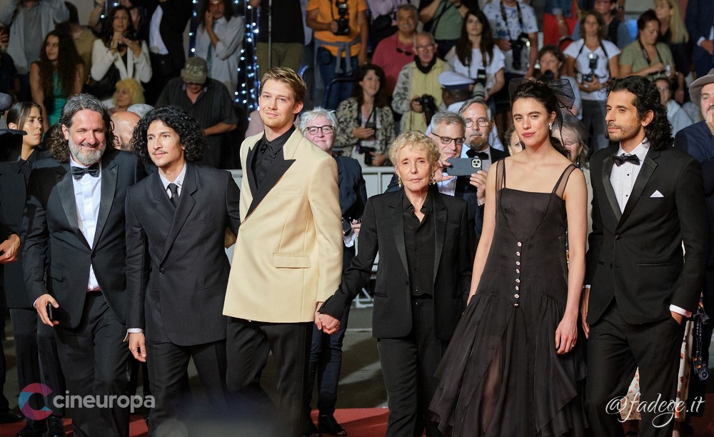 https://cineuropa.org/Galleries/426/035/photo2022-05-22-festival-cannes-Stars-at-noon-Claire-Denis-01_big.jpg?1653609628882