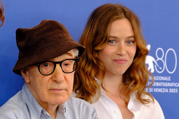 https://cineuropa.org/Galleries/449/180/photo2023-09-04-venezia-COUP-DE-CHANCE-Woody-Allen-pc-04-Lou-de-Laage.jpg?1693918948543