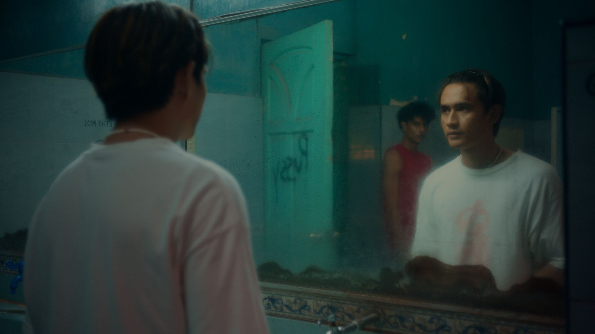 Review Some Nights I Feel Like Walking Cineuropa