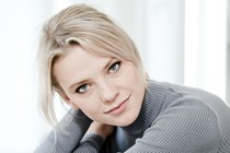 Elina Vaska • Actrice