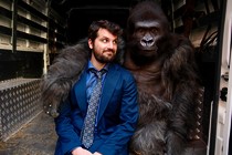 Luca Miniero on set filming Attenti al Gorilla