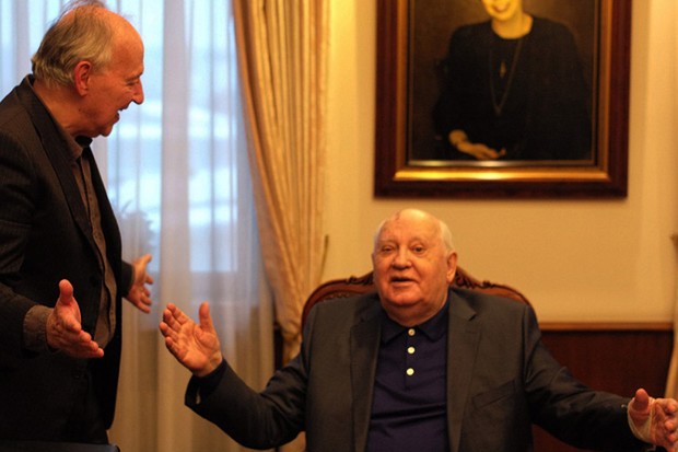 Critique : Meeting Gorbachev