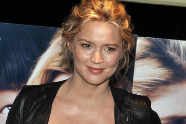 Virginie Efira se prepara para rodar Madeleine Collins