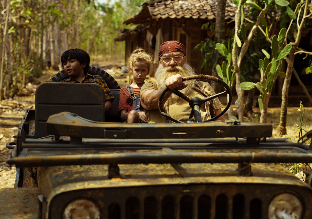 Džeka Kelmes Ziemassvētki džungļos tiek filmēti Indonēzijā