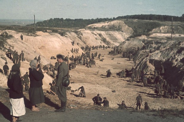 Crítica: Babi Yar. Context