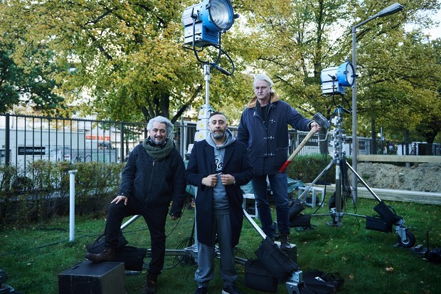 Warner TV Comedy produce la serie in otto episodi Greenlight – German Genius, con Kida Ramadan