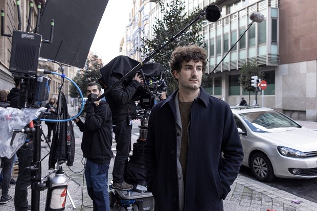 Miki Esparbé joue dans la comédie Una vida no tan simple