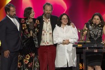 La hija oscura y Claroscuro vencen en los premios Spirit