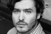 Cuori di sale, avec Alexander Vlahos, est en tournage en Sicile