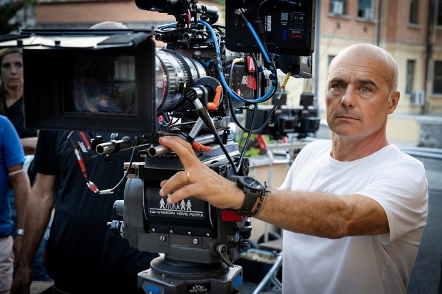 Luca Zingaretti makes his directorial debut with La casa degli sguardi -  Cineuropa