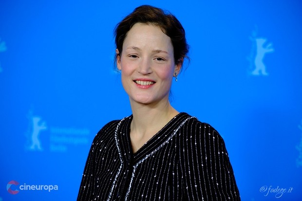 Vicky Krieps tourne Love Me Tender d’Anna Cazenave Cambet