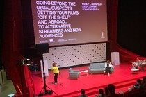 Wendy L. Bernfeld parla di come far uscire i propri film "dallo scaffale" a Karlovy Vary