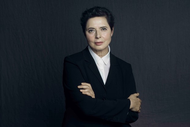 La European Film Academy rend hommage à Isabella Rossellini en lui remettant son prix à une contribution européenne au cinéma mondial