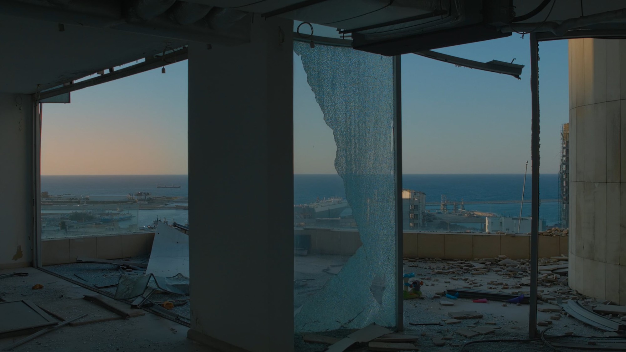 To Close Your Eyes And See Fire - Teaser [ov st en] - Cineuropa