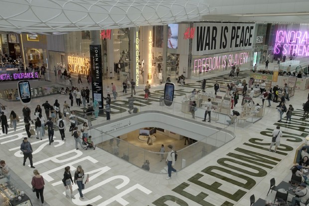 Raoul Peck vuelve a Cannes con Orwell: 2+2=5