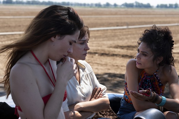 Recensione: Fuori