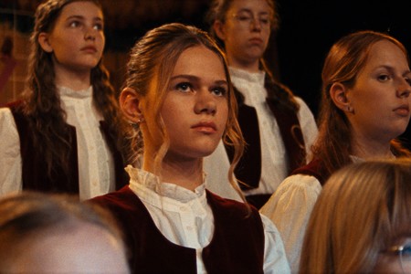 EXCLUSIVA: Póster de Broken Voices, seleccionada en la competición de Karlovy Vary
