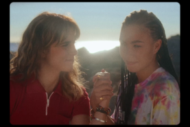 Stereo Girls - di Caroline Deruas Peano