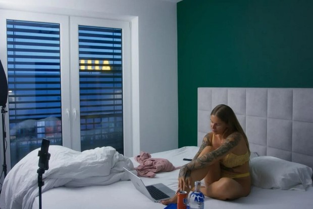 Review: Virtual Girlfriends