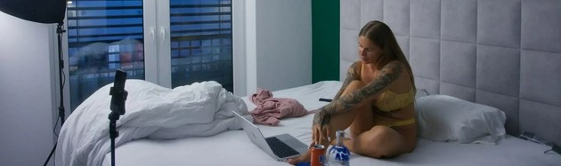 Virtuální přítelkyně