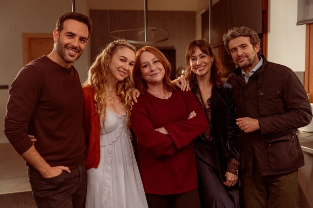 Gracia Querejeta directs the comedy 2+2