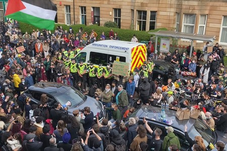 Crítica: Everybody to Kenmure Street