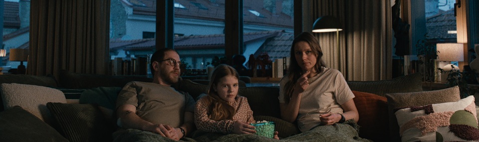 How to Divorce During the War (2025)