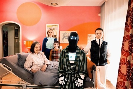 Doris Dörrie’s Frau Winkler verlässt das Haus in post-production