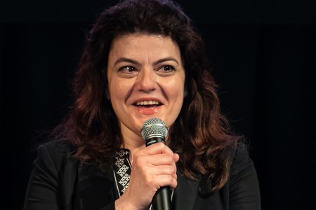 Gaya Jiji  • Directora de L’étrangère