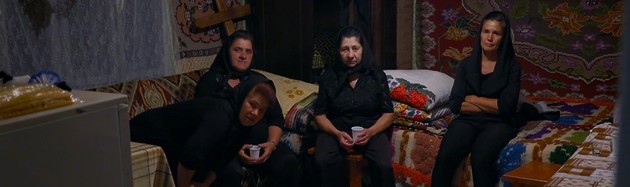 În fiecare zi trece același tren și nu oprește niciodată
