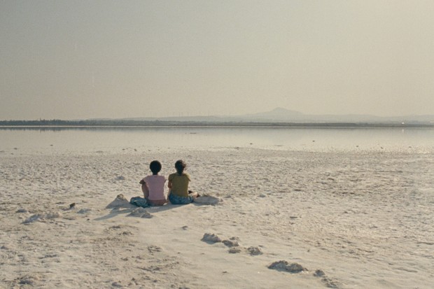 ESCLUSIVA: Il poster di The Lion at My Back, in concorso a Karlovy Vary